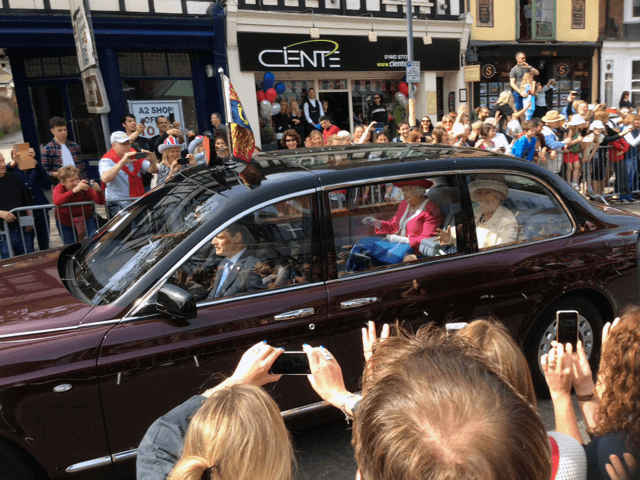 Queen Elizabeth passes Cienté Salon in Berkhamsted